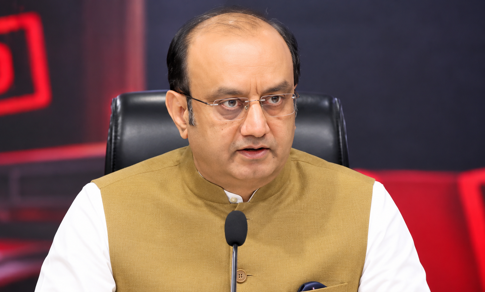 फेल प्रोडक्ट’ बयान पर गरमाई सियासत