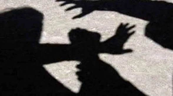 पत्नी और 4 साल के बेटे पर जानलेवा हमला
