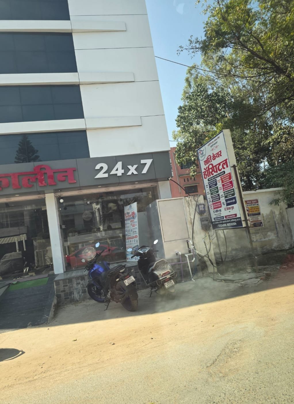 अस्पताल की पार्किंग पर सवाल, सड़क पर बढ़ी परेशानी