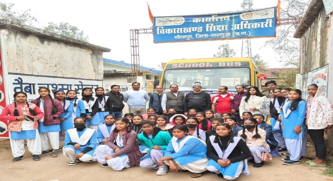 शैक्षणिक भ्रमण के दौरान छात्राओं ने मैनपाट के पर्यटन स्थलों का किया भ्रमण!