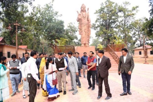 अंबिकापुर,@कलेक्टर पहुंचे रामगढ़,भक्तिमय कार्यक्रम के आयोजन की तैयारियों का लिया जायजा