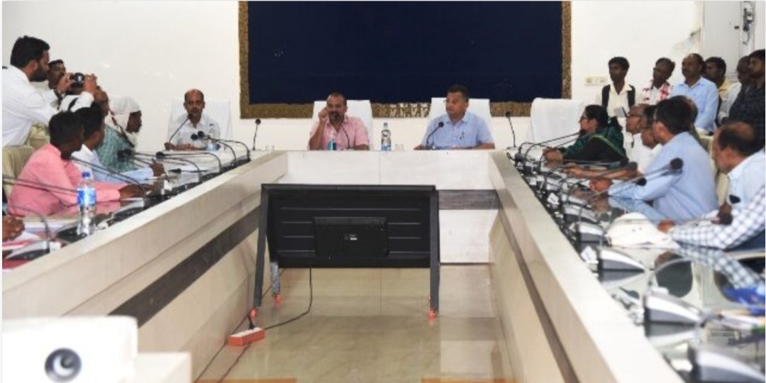 अम्बिकापुर@कलेक्टर विलास भोस्कर ने जिले में आरटीई अंतर्गत आने वाले समस्त विद्यालयों के प्राचार्यों तथा प्रबन्धकों की ली बैठक