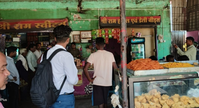 सरगुजा के होटल में अमानक खाद्य पदार्थों की बिक्री पर कसा शिकंजा, प्रशासन की छापेमारी में होटल सील, संचालकों में हड़कंप