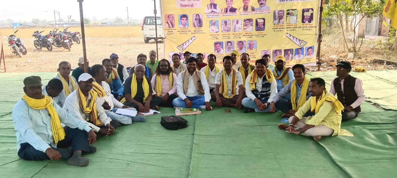 गोंगपा के जिलाध्यक्ष बलवंत सिंह सिदार व जिला सचिव भानु प्रताप चौहान स्थानीय आदिवासियों को न्याय दिलाने आये सामने...