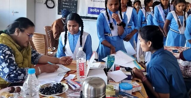 सूरजपुर@छात्राओं एवं महिलाओं के लिए निःशुल्क स्वास्थ्य शिविर का आयोजन