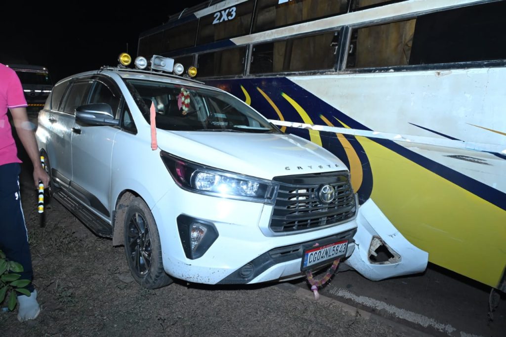 बाल-बाल बचे छत्तीसगढ़ के मंत्री दयालदास बघेल, काफिले की गाड़ी को बस ने मारा टक्कर, रायपुर आने के दौरान हुआ हादसा