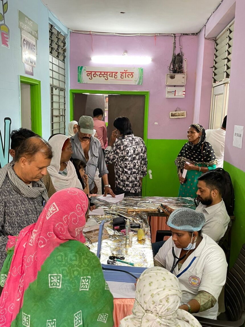ऑल मुस्लिम वेलफेयर फाउंडेशन के मेगा मेडिकल कैंप में उमड़ी लोगों की भीड़, महिला संबंधित रोगों के लिए कैंप में किए गए खास इंतेजाम