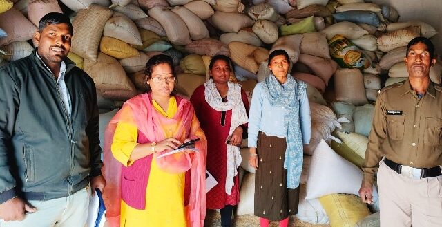 प्रशासन की ताबड़तोड़ कार्रवाई&hellip;किराना दुकान से 500 किवंटल अवैध धान की जब्त