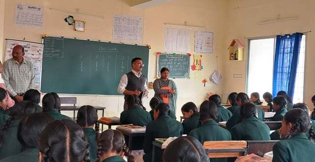 अंबिकापुर@कलेक्टर ने बच्चों से किया वादा निभाया,सुबह ही पहुंचे घंघरी में संचालित एकलव्य आदर्श आवासीय विद्यालय