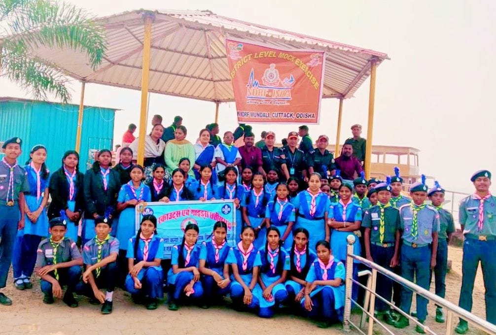 झुमका वोटिंग क्लब में NDRF एवं फायर ब्रिगेड की टीम ने किया आपदा प्रबंधन मॉक ड्रिल का सफल आयोजन