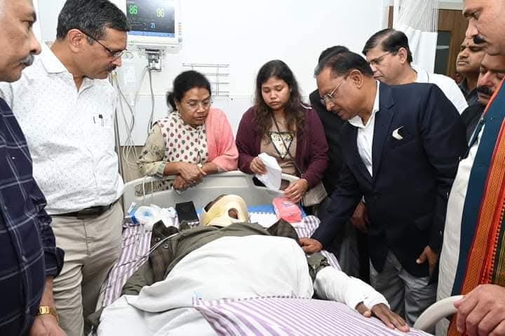 छत्तीसगढ़ के कृषि मंत्री रामविचार नेताम भीषण सड़क हादसे का हुए शिकार&hellip; सिर पर आई चोट&hellip; गंभीर हालत में लाया गया अस्पताल&hellip;।
