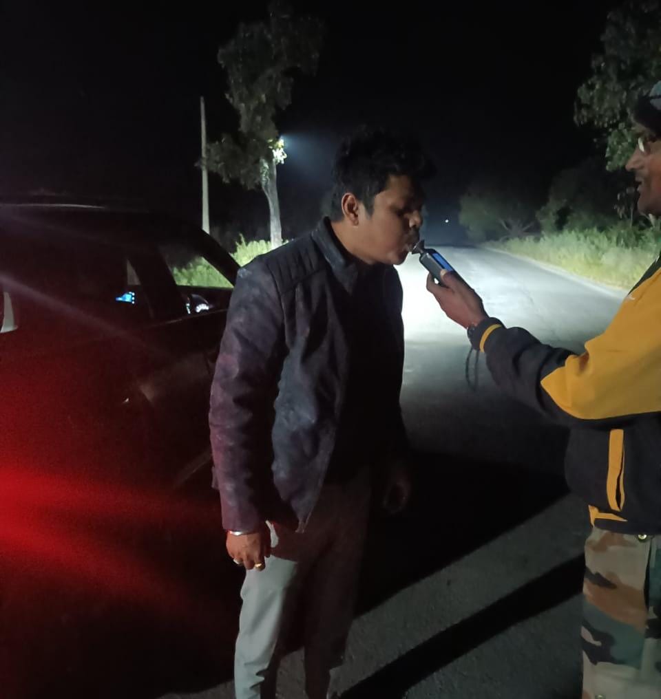 जिला बलरामपुर रामानुजगंज अंतर्गत शराब सेवन कर वाहन चालाने वालों पर की जा रही कार्यवाही